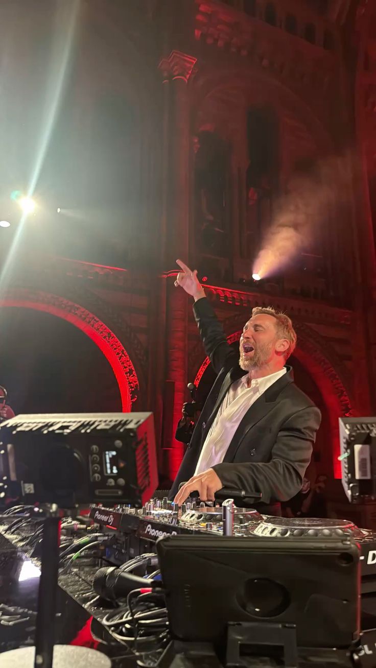 David Guetta  - She Wolf..Falling to Pieces