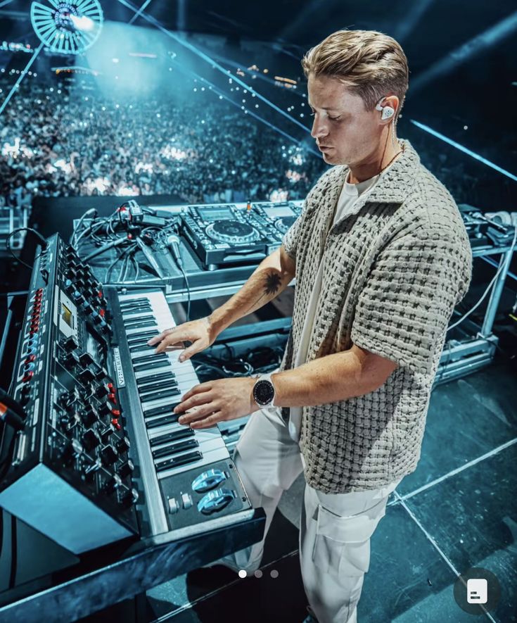 KyGo x Ava Max - Love me Now